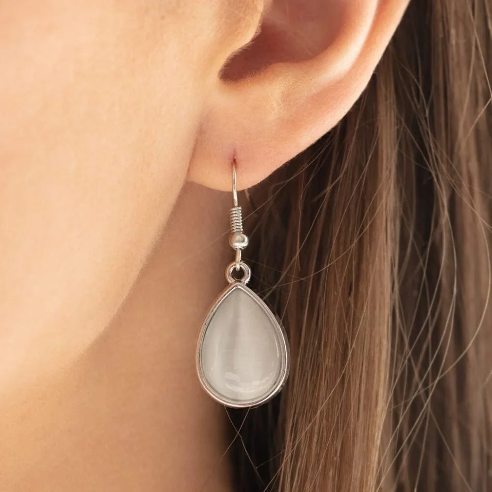 Dewy Decadence White Necklace